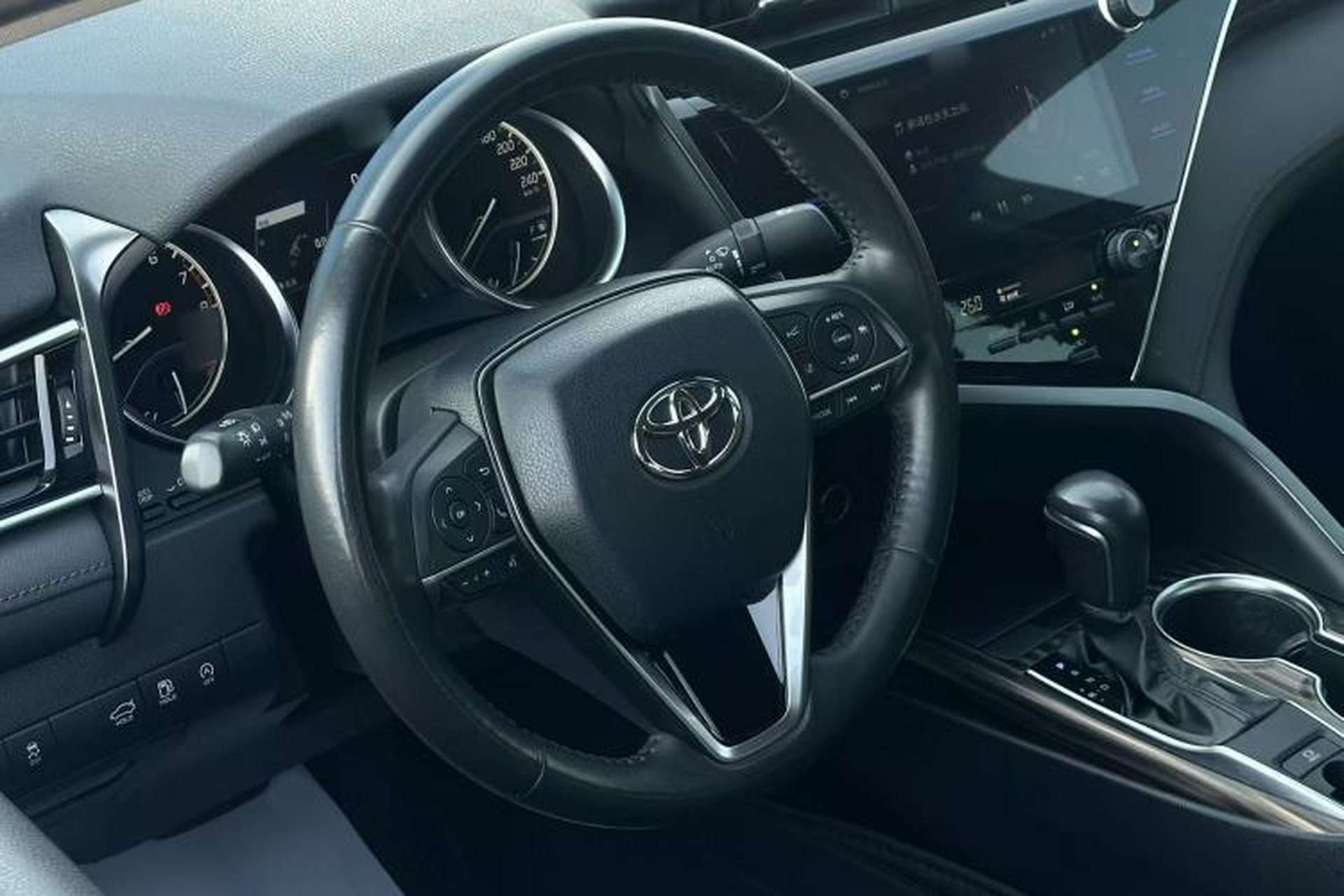 Used Toyota Camry 2019 Revised Version 2.0G Luxury Edition Interior 6