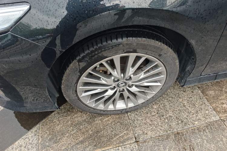 Used Toyota Camry 2019 Dual-Engine 2.5 HG Luxury Edition China V Standard Left Front Wheel Hub