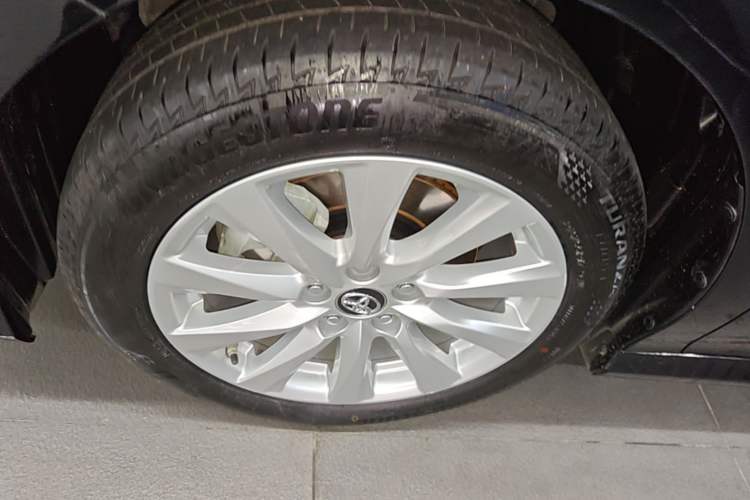 Used Toyota Camry 2019 2.0G Luxury Edition China VI Standard Left Front Wheel Hub