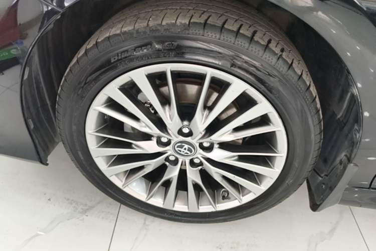 Used Toyota Camry 2019 Revised Version Dual-Engine 2.5 HG Luxury Edition Left Front Wheel Hub