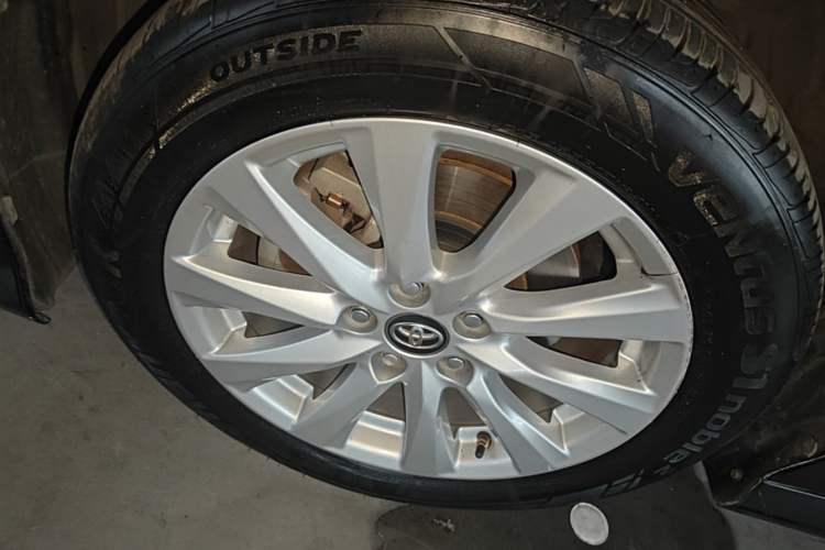 Used Toyota Camry 2019 Revised Version 2.0G Luxury Edition Left Front Wheel Hub