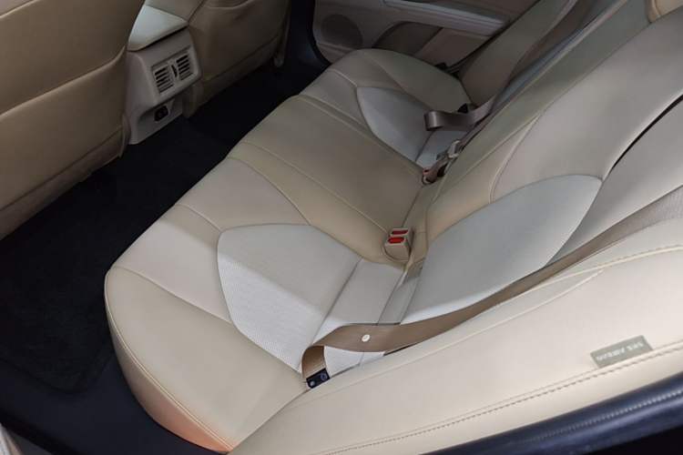 Used Toyota Camry 2019 2.0G Luxury Edition China VI Standard Left Rear Seat