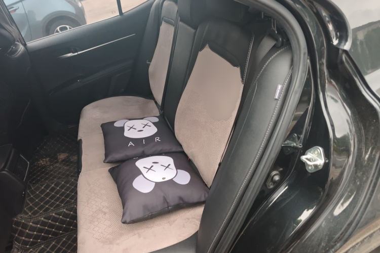 Used Toyota Camry 2019 Revised Version 2.0S Fēngshàng Edition Left Rear Seat