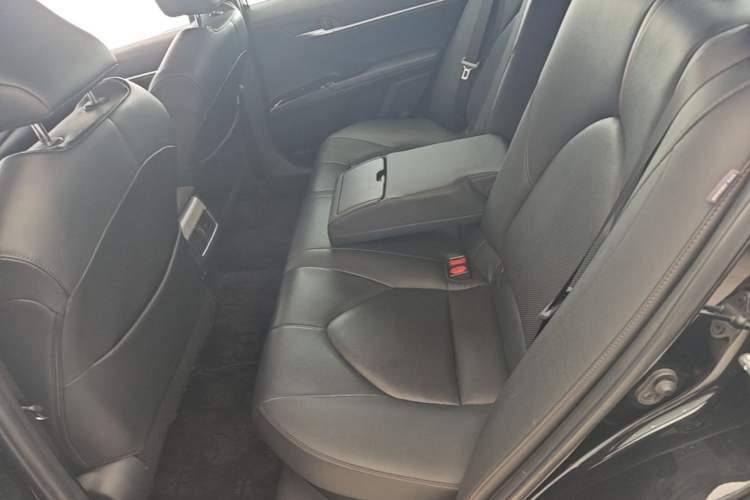Used Toyota Camry 2019 Dual-Engine 2.5 HG Luxury Edition China VI Standard Left Rear Seat
