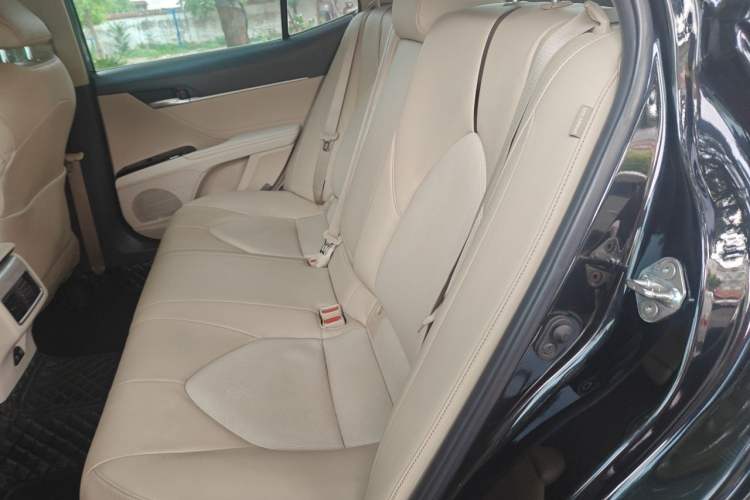 Used Toyota Camry 2019 Dual-Engine 2.5 HG Luxury Edition China VI Standard Left Rear Seat