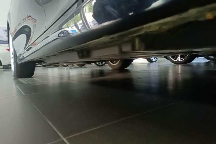 Used Toyota Camry 2019 Revised Version 2.0G Luxury Edition Left Side Sill