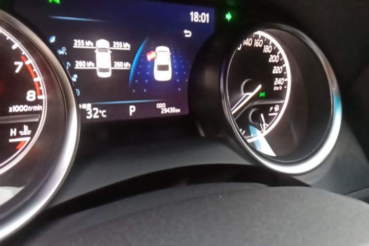 Used Toyota Camry 2019 2.0G Luxury Edition China VI Standard Odometer Close Up