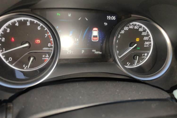 Used Toyota Camry 2019 2.5G Luxury Edition China VI Standard Odometer Close Up