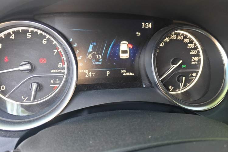 Used Toyota Camry 2019 Revised Version 2.5G Luxury Edition Odometer Close Up