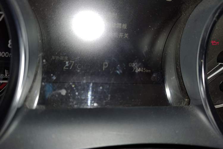 Used Toyota Camry 2019 2.5G Luxury Edition China VI Standard Odometer Close Up