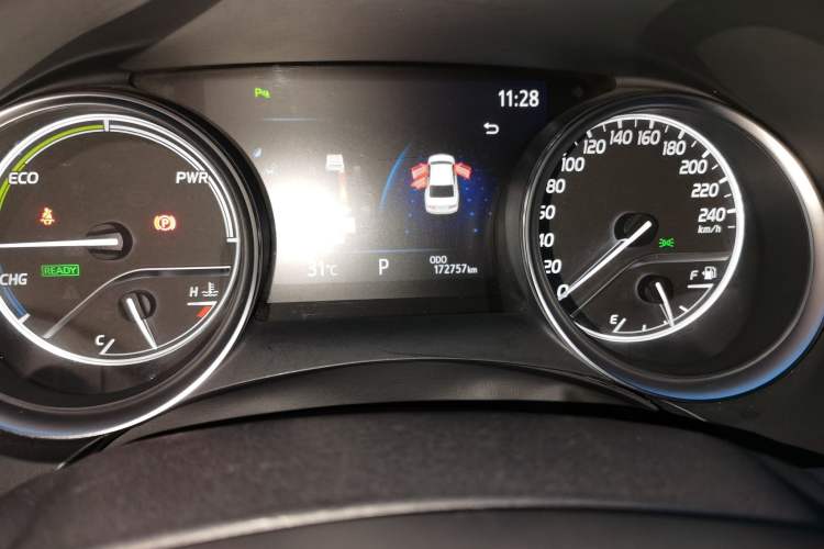 Used Toyota Camry 2019 Dual-Engine 2.5 HG Luxury Edition China VI Standard Odometer Close Up