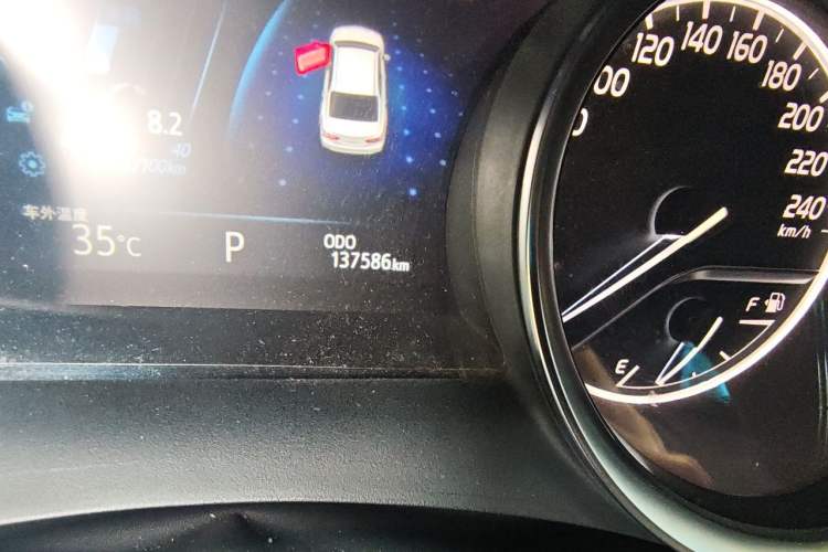 Used Toyota Camry 2019 2.5G Luxury Edition China VI Standard Odometer Close Up