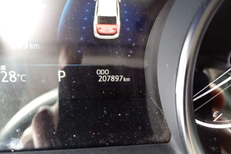 Used Toyota Camry 2019 Revised Version 2.0G Luxury Edition Odometer Close Up