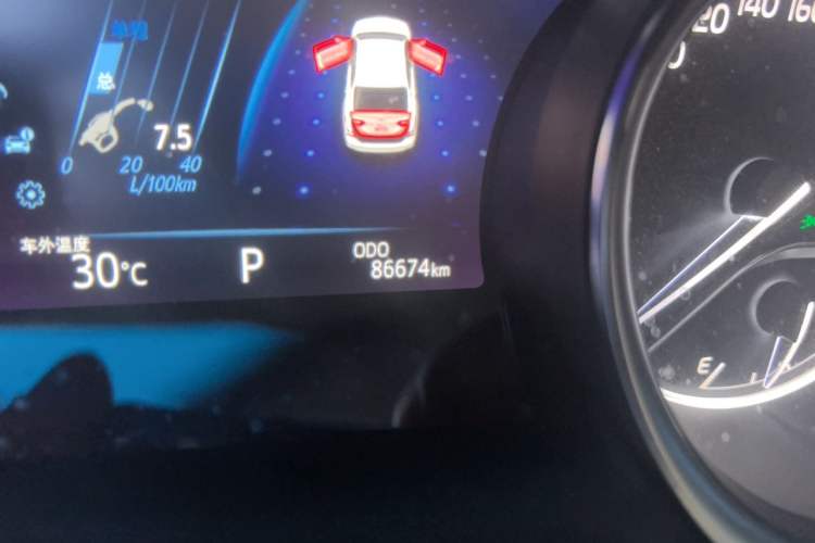 Used Toyota Camry 2019 2.5G Luxury Edition China VI Standard Odometer Close Up
