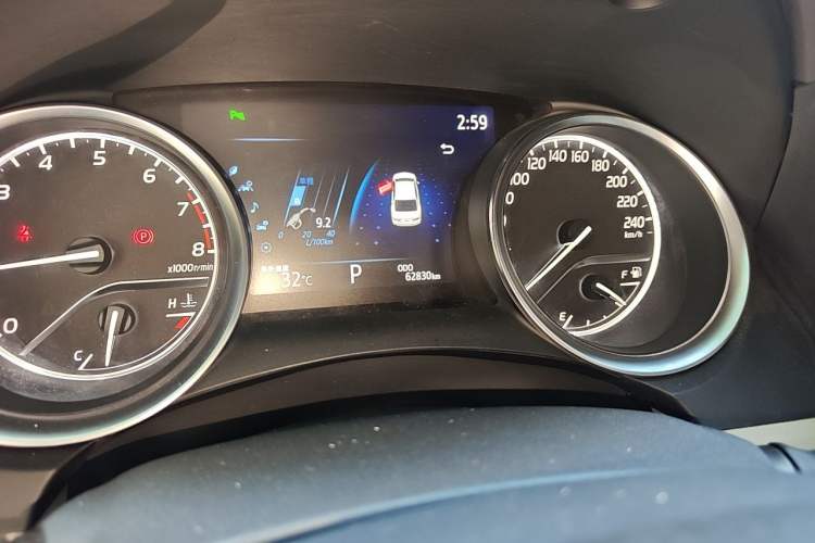 Used Toyota Camry 2019 Revised Version 2.0G Luxury Edition Odometer Close Up