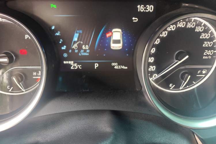 Used Toyota Camry 2019 Dual-Engine 2.5 HG Luxury Edition China VI Standard Odometer Close Up