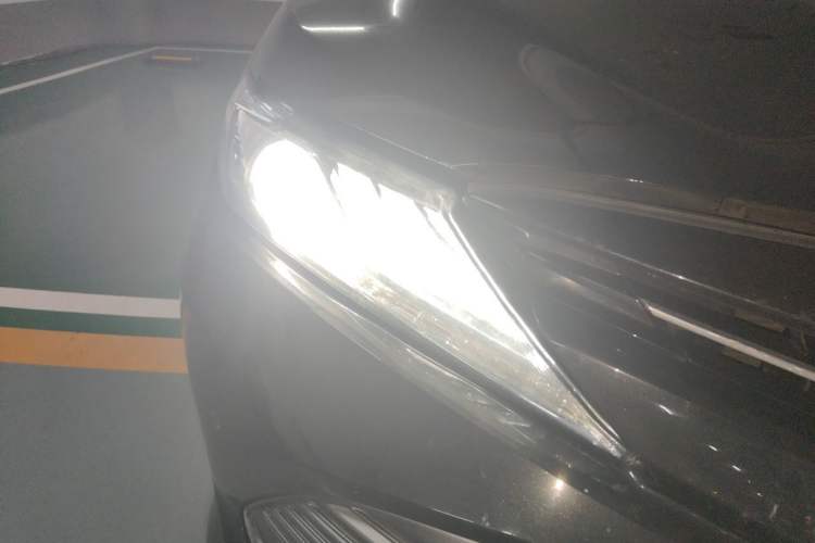 Used Toyota Camry 2019 Revised Version Dual-Engine 2.5 HG Luxury Edition Right Front Headlight