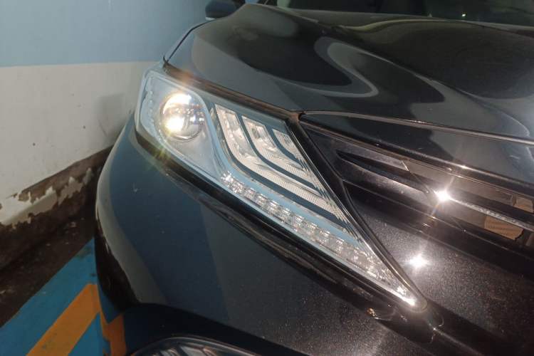 Used Toyota Camry 2019 2.0G Luxury Edition China V Standard Right Front Headlight