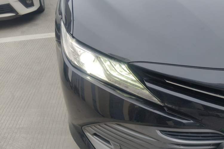 Used Toyota Camry 2019 2.0G Luxury Edition China VI Standard Right Front Headlight