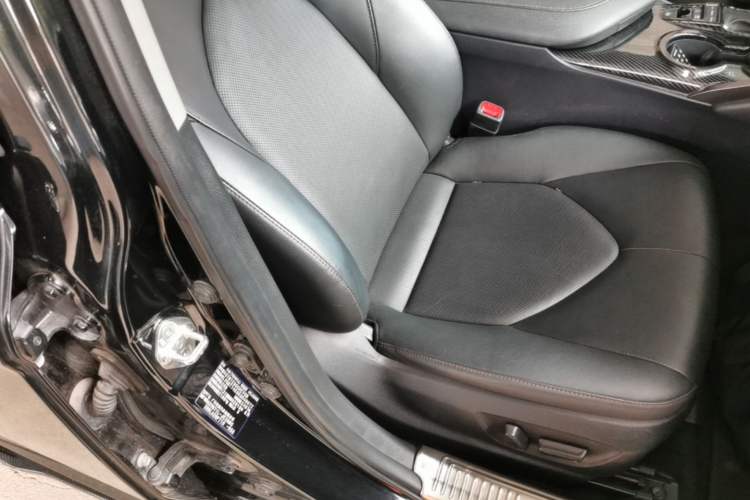 Used Toyota Camry 2019 Dual-Engine 2.5HS FENGSHANG Edition China VI Standard Right Front Seat