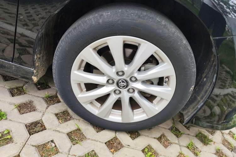 Used Toyota Camry 2019 Revised Version 2.0G Luxury Edition Right Front Wheel Hub
