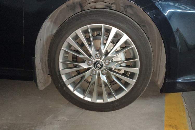 Used Toyota Camry 2019 Revised Version Dual-Engine 2.5 HG Luxury Edition Right Front Wheel Hub