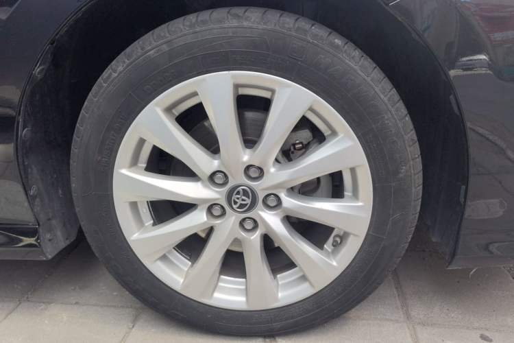Used Toyota Camry 2019 Revised Version 2.0G Luxury Edition Right Front Wheel Hub