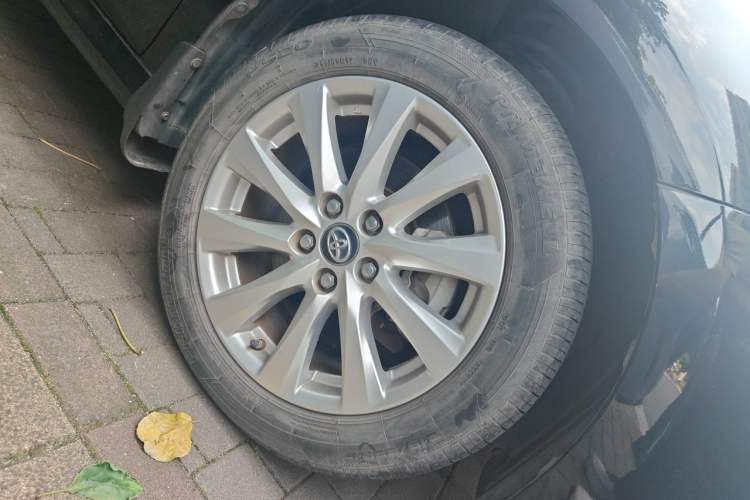 Used Toyota Camry 2019 Revised Version 2.0G Luxury Edition Right Front Wheel Hub