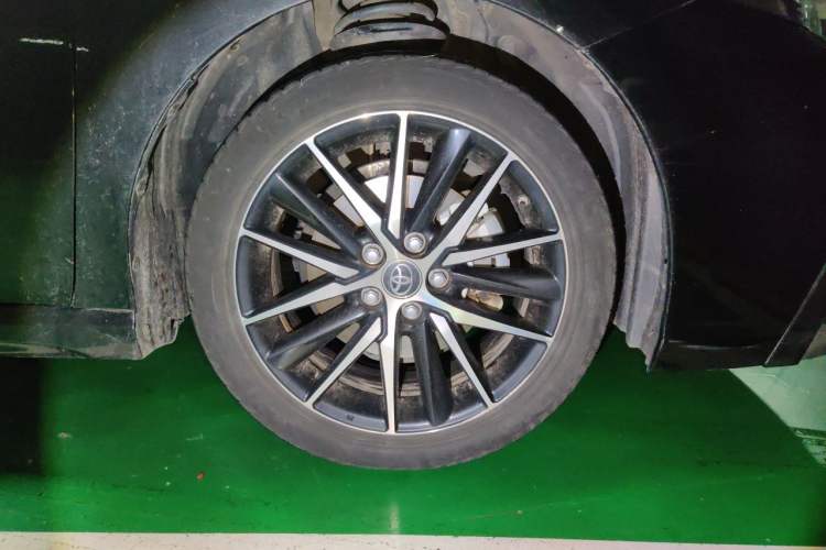 Used Toyota Camry 2019 Revised Version 2.0S Fēngshàng Edition Right Front Wheel Hub