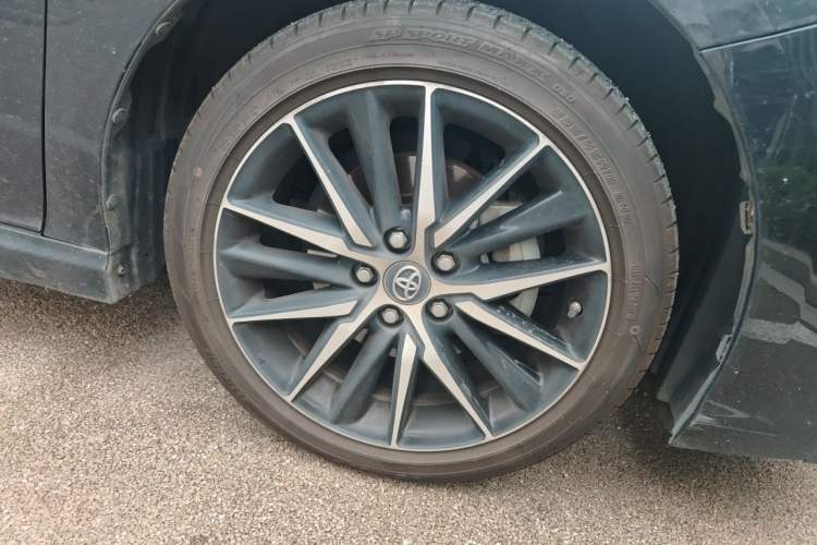 Used Toyota Camry 2019 Revised Version 2.0S Fēngshàng Edition Right Front Wheel Hub