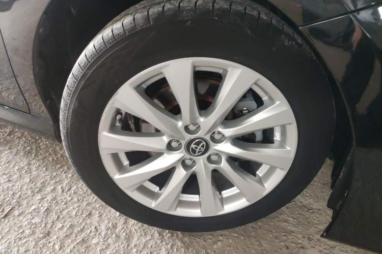 Used Toyota Camry 2019 Revised Version 2.0G Luxury Edition Right Front Wheel Hub