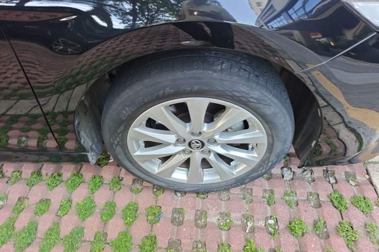 Used Toyota Camry 2019 Revised Version 2.0G Luxury Edition Right Front Wheel Hub