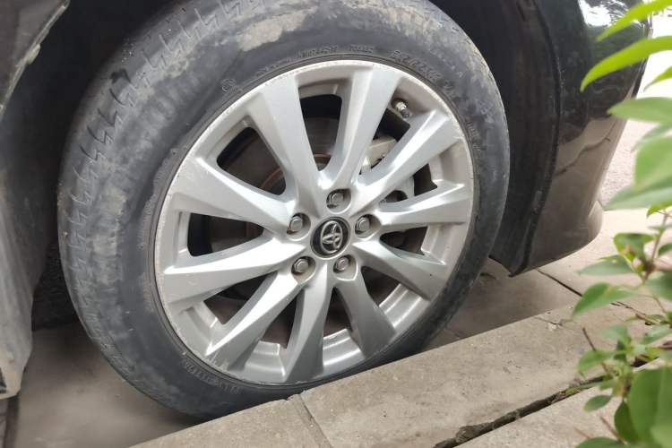 Used Toyota Camry 2019 Revised Version 2.0G Luxury Edition Right Front Wheel Hub