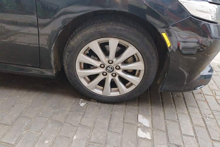 Used Toyota Camry 2019 Revised Version 2.0G Luxury Edition Right Front Wheel Hub
