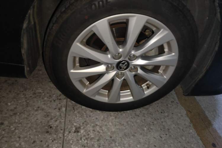 Used Toyota Camry 2019 Revised Version 2.0G Luxury Edition Right Front Wheel Hub