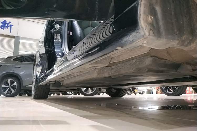 Used Toyota Camry 2019 Revised Version Dual-Engine 2.5 HG Luxury Edition Right Side Sill