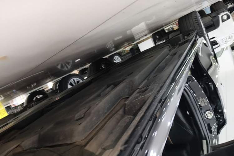 Used Toyota Camry 2019 Revised Version Dual-Engine 2.5 HG Luxury Edition Right Side Sill