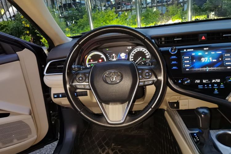 Used Toyota Camry 2019 Dual-Engine 2.5 HG Luxury Edition China VI Standard Steering Wheel