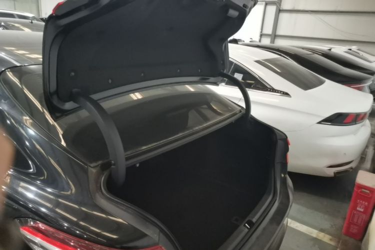 Used Toyota Camry 2019 Revised Version 2.0G Luxury Edition Trunk