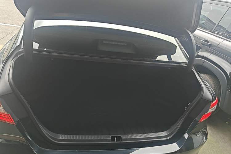 Used Toyota Camry 2019 Revised Version 2.0G Luxury Edition Trunk
