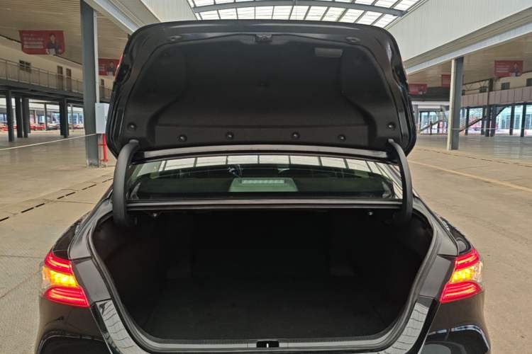 Used Toyota Camry 2019 Revised Version 2.0G Luxury Edition Trunk