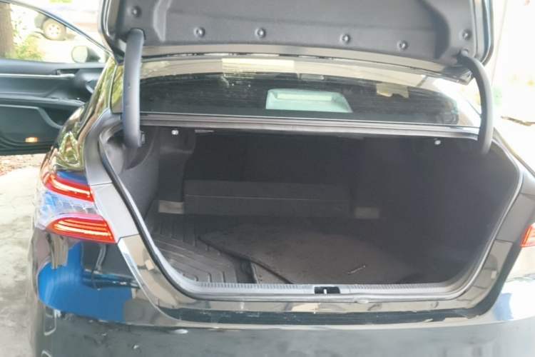 Used Toyota Camry 2019 Revised Version 2.0G Luxury Edition Trunk