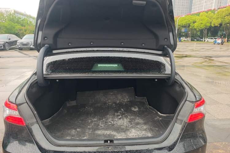Used Toyota Camry 2019 Dual-Engine 2.5 HG Luxury Edition China V Standard Trunk