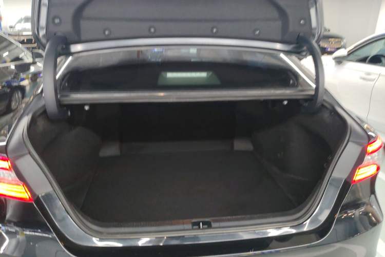 Used Toyota Camry 2019 Revised Version 2.0G Luxury Edition Trunk
