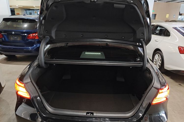 Used Toyota Camry 2019 Revised Version 2.0G Luxury Edition Trunk