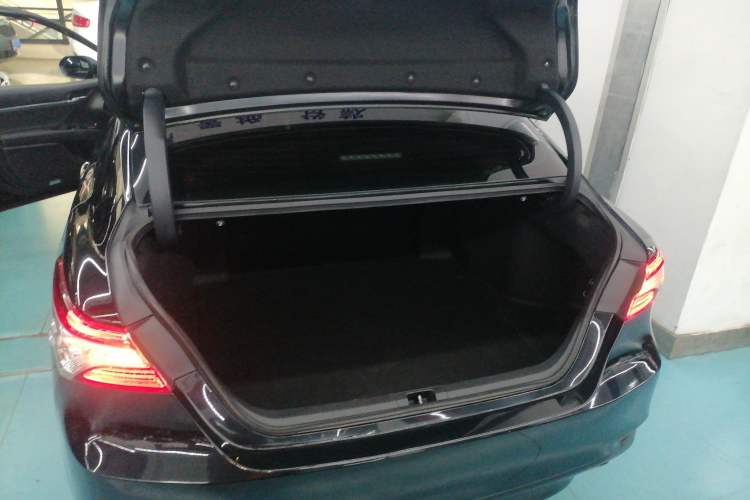 Used Toyota Camry 2019 Revised Version 2.0G Luxury Edition Trunk