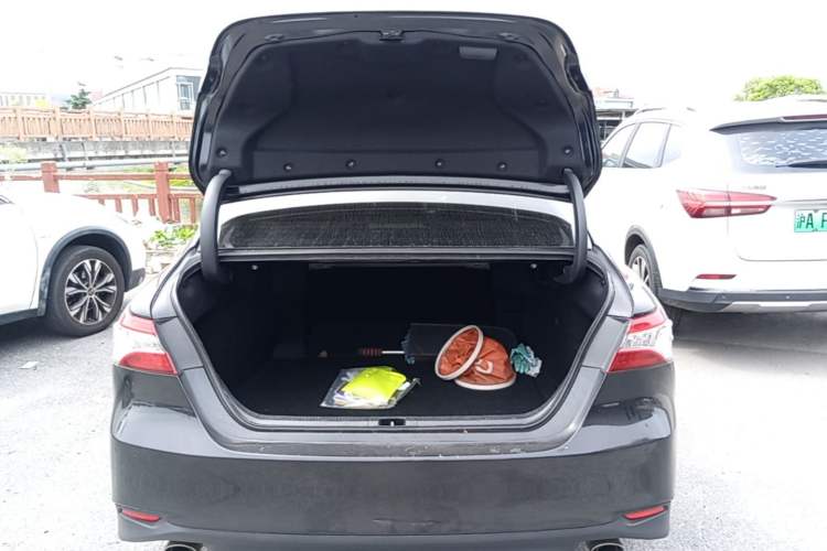 Used Toyota Camry 2019 Revised Version 2.0G Luxury Edition Trunk