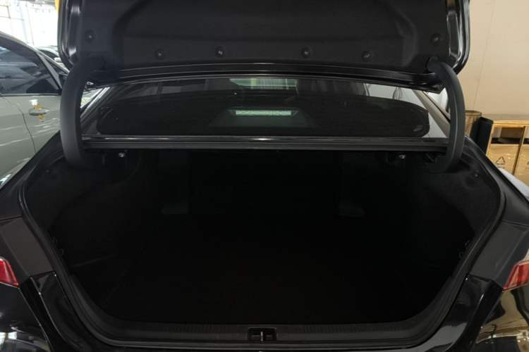 Used Toyota Camry 2019 Revised Version 2.0G Luxury Edition Trunk