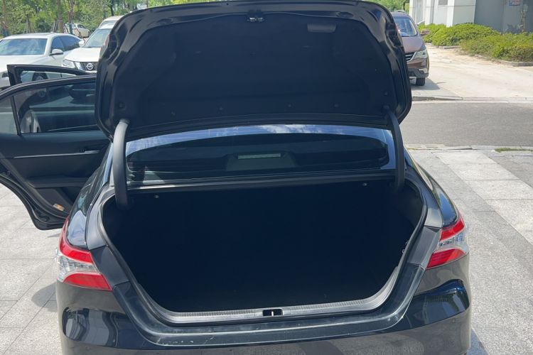 Used Toyota Camry 2019 Revised Version 2.0G Luxury Edition Trunk