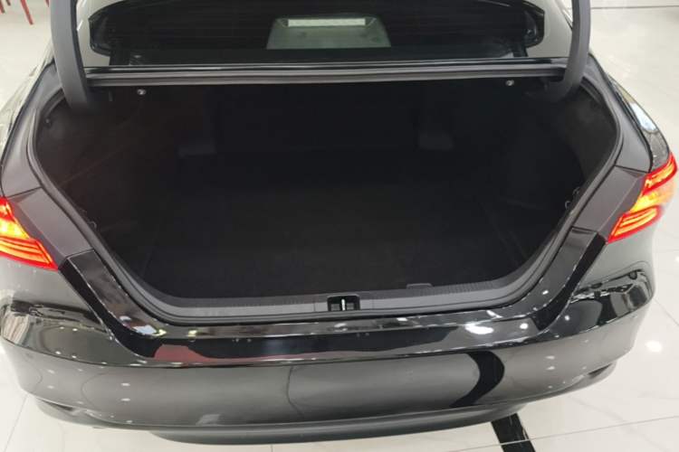 Used Toyota Camry 2019 Revised Version Dual-Engine 2.5 HG Luxury Edition Trunk